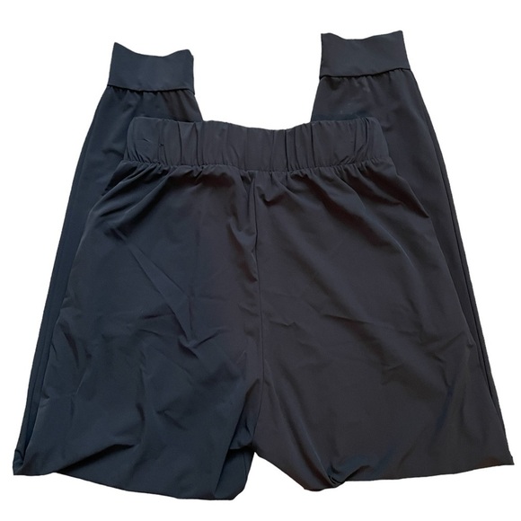 Womens black nike joggers. Elastic waist. Bottom right leg has spots. See photo - Picture 2 of 6